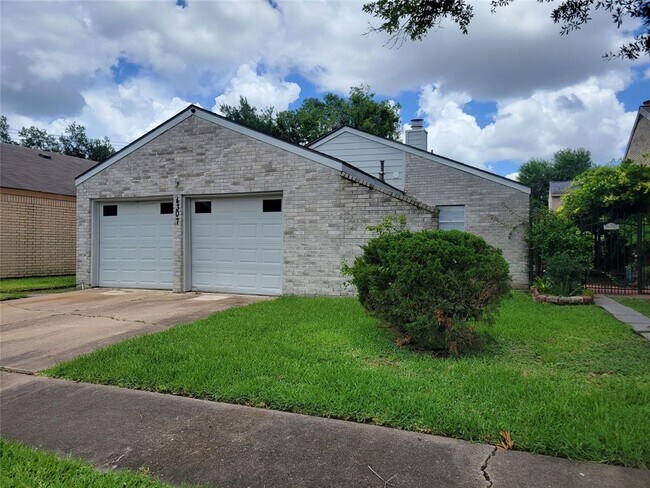 Primary Photo - 4307 Willow Beach Dr