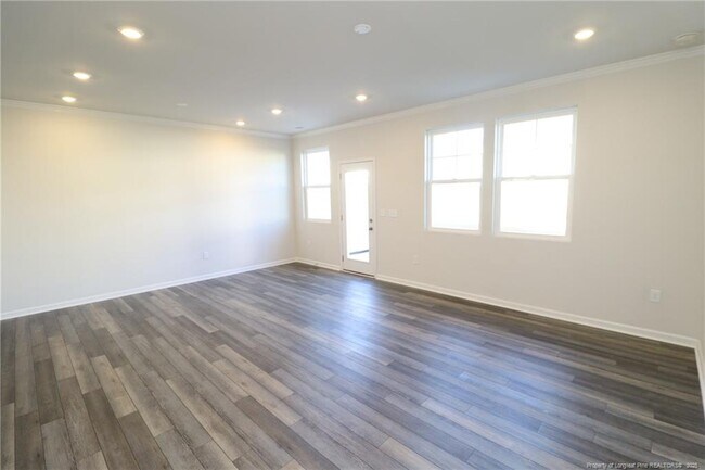 Building Photo - 5711 Woodlawn Dr