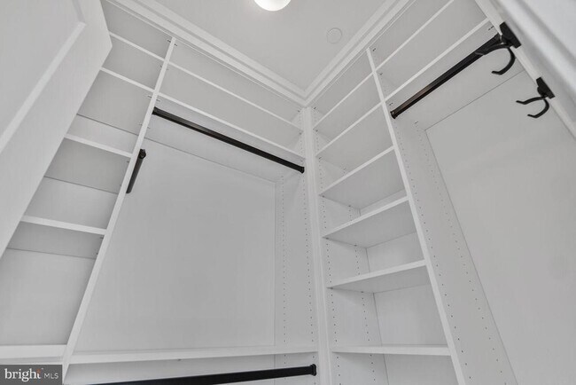 Building Photo - 5353 ZENITH OVLK