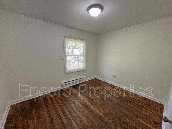 Building Photo - 2731 Knowles St