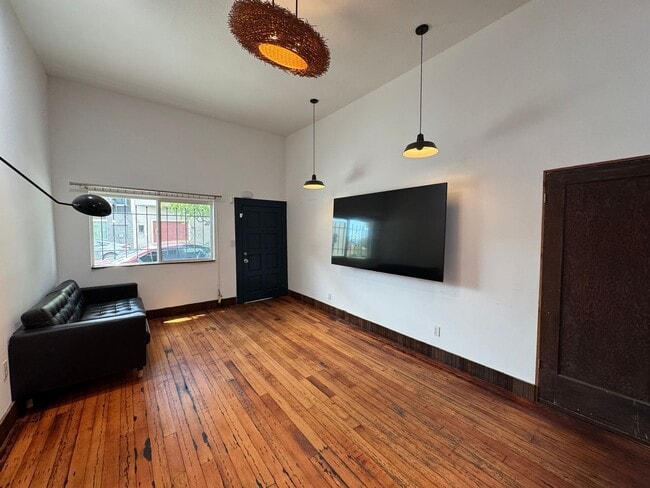 Building Photo - Remodeled 3BR/2BA Oasis with Hot Tub, Saun...