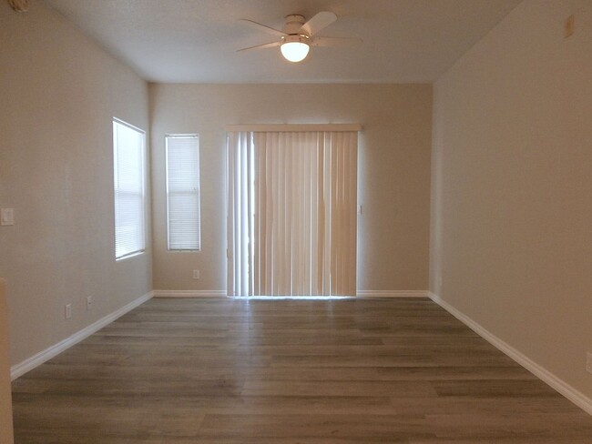 Building Photo - Charming Condo in Henderson!