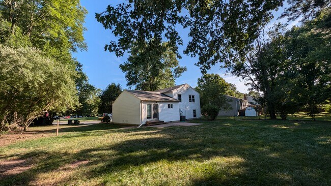 Building Photo - 12618 Pinecrest Rd