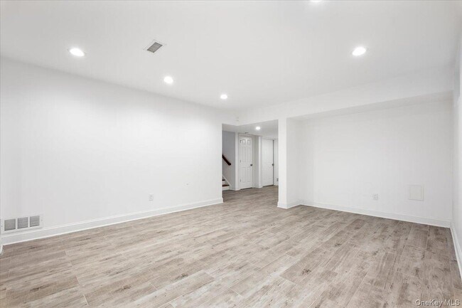 Building Photo - 109 Lee Rd