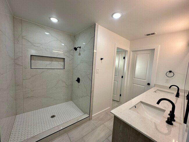 Building Photo - 8218 Casa Verde Rd