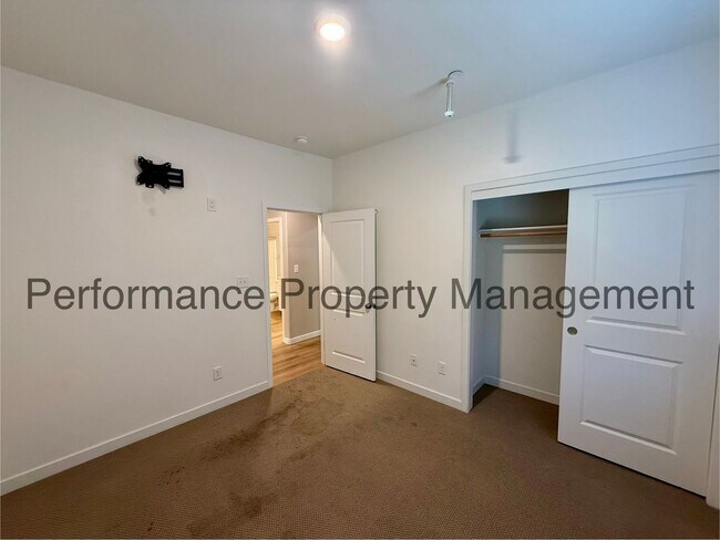 Building Photo - 7215 Canyon Creek Dr