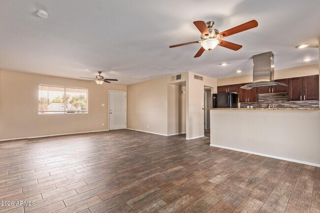 Building Photo - 312 E Hermosa Dr