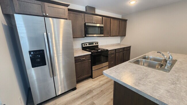 Building Photo - Available Aug 15th! - Modern 2 Bedroom, 2 Full Bathroom with Garage