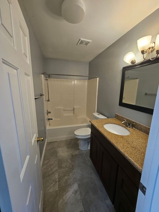 Building Photo - Beautiful Corona Home with POOL!