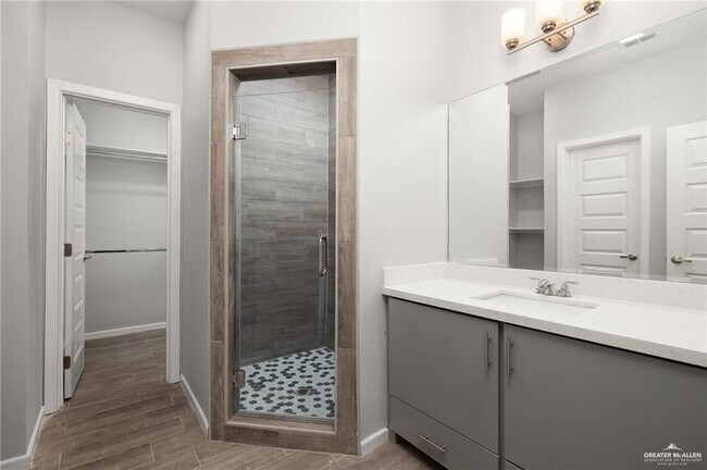 Building Photo - 18 W Hyatt Ave