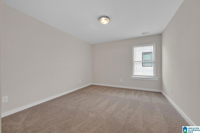 Building Photo - 170 Kings Wy