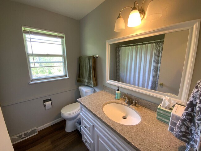 Building Photo - 4209 Defoe Dr