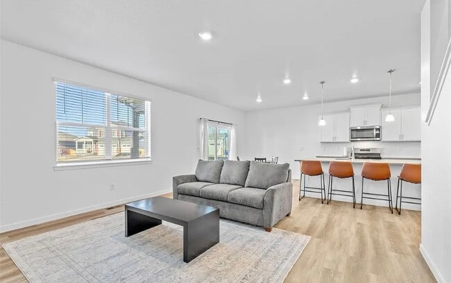 Building Photo - Private bathroom room 5