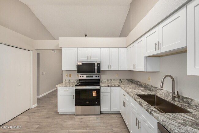 Building Photo - 5136 E Evergreen St