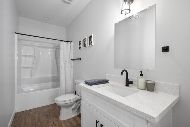 Building Photo - 3806 E Polk St