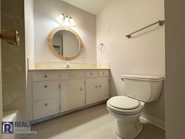 Building Photo - Charming 4 bedroom Rambler!