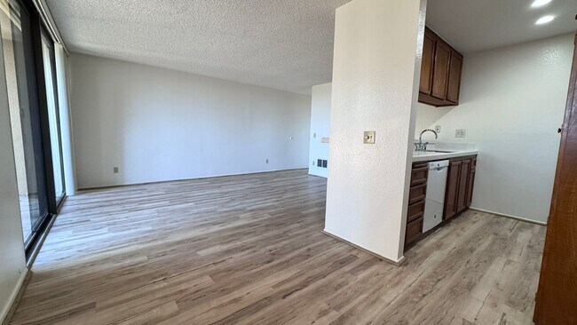 Building Photo - 1 bd with garage