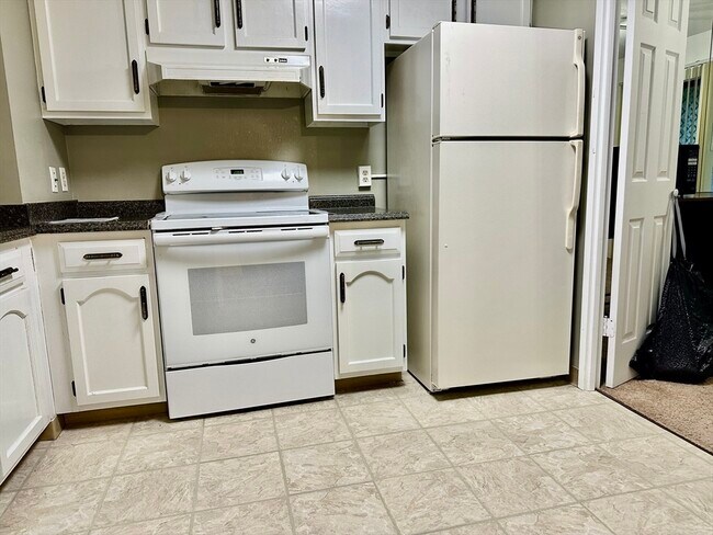 Building Photo - 250 Hammond Pond Pkwy