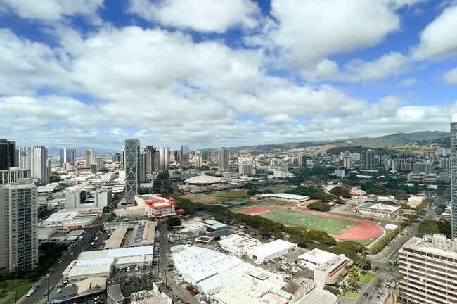 Building Photo - Luxurious Convenience in the Heart of Honolulu - Waihonua 3506
