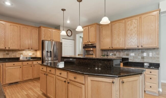 Building Photo - 841 Barclay Dr
