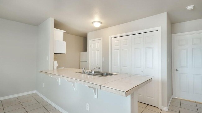 Building Photo - 107 Castleberry Ct