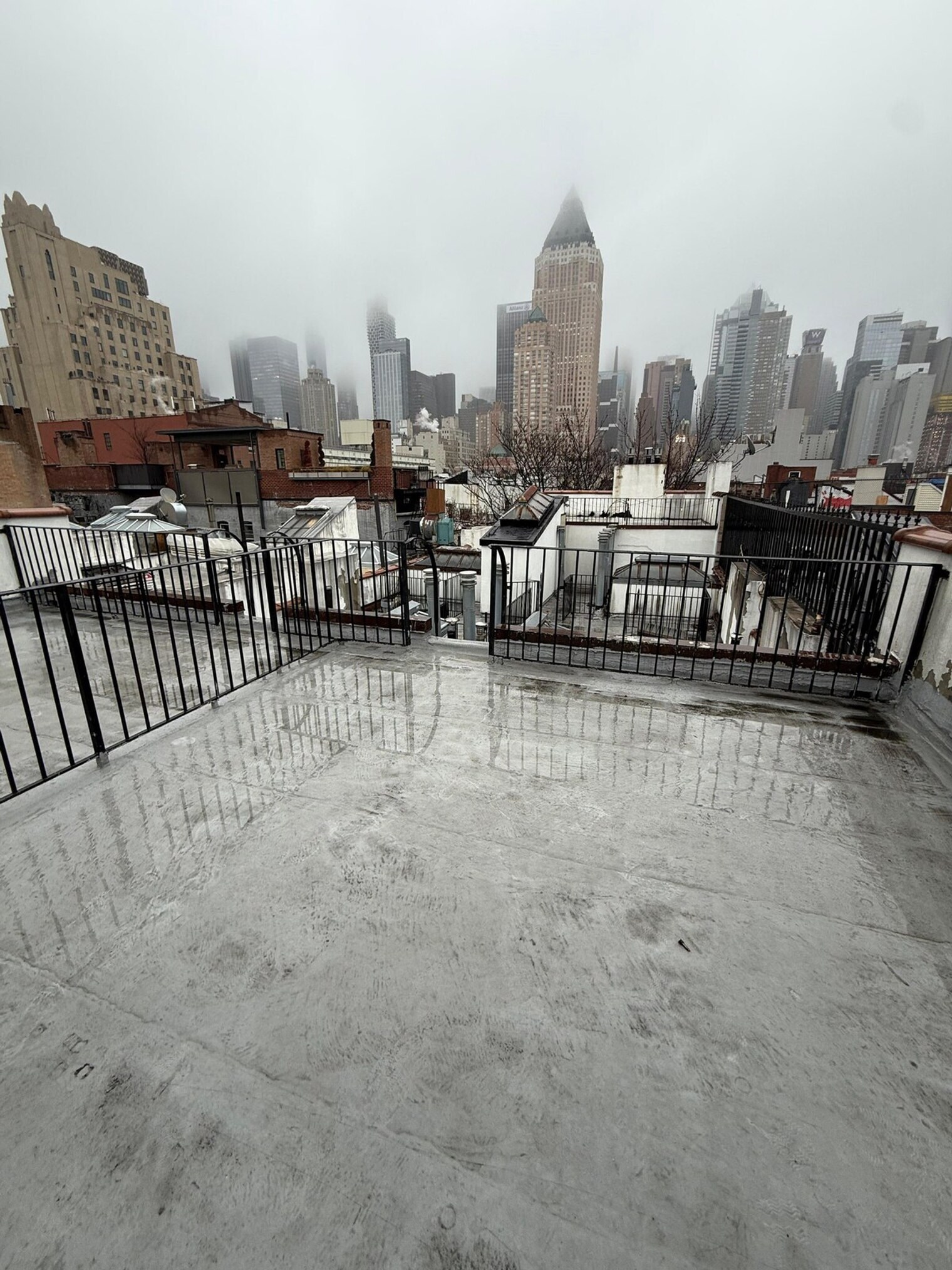 Building Photo - 692 10th Ave