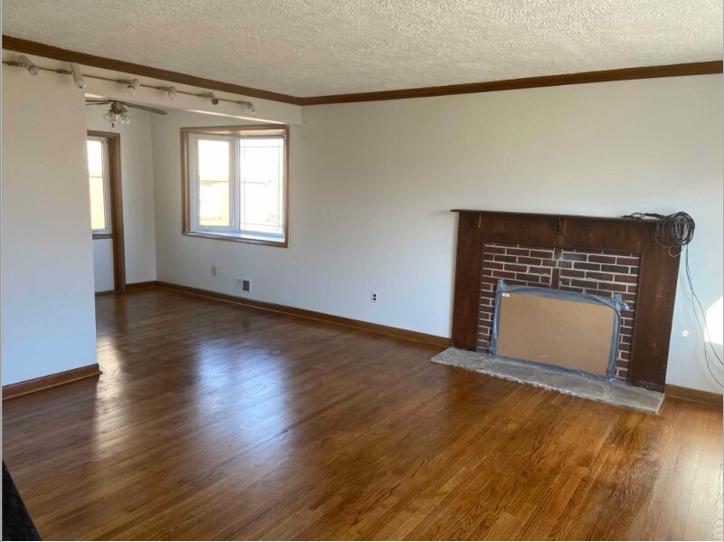 Building Photo - 5927 Holland Rd