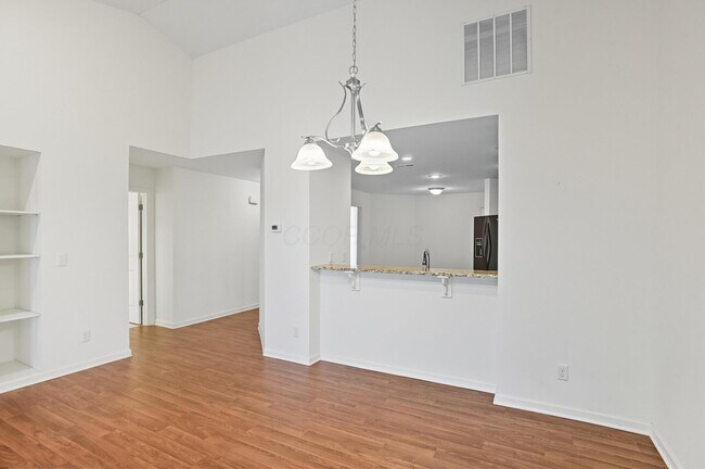 Building Photo - 5468 Nottinghamshire Ln