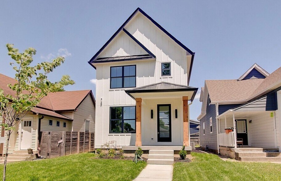 Primary Photo - 1544 Hoyt Ave