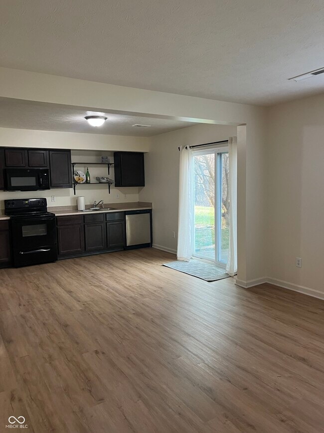 Building Photo - 2014 Falcon Ct