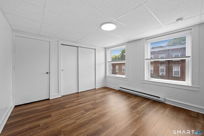 Building Photo - 156 Garfield Ave
