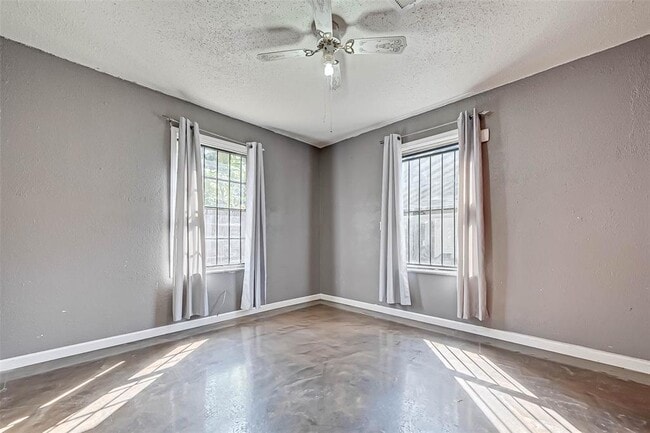 Building Photo - 8414 Flintridge Dr