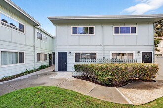 Building Photo - Spacious 3 Bedroom 1.5 Bath Townhome with Brand New A/C & Appliances