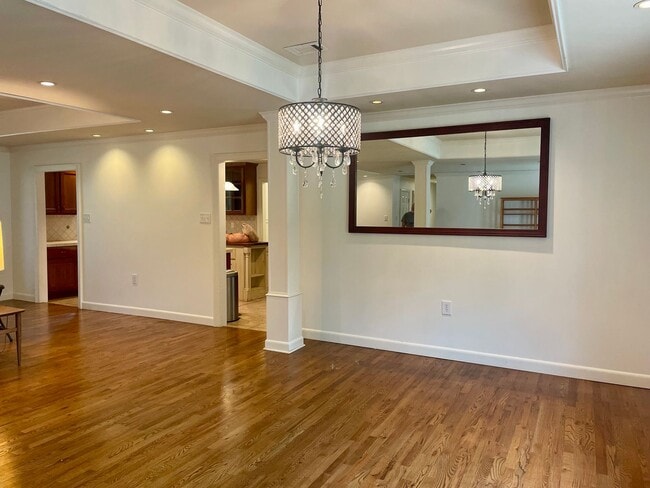 Building Photo - Turnkey Renovated Home!