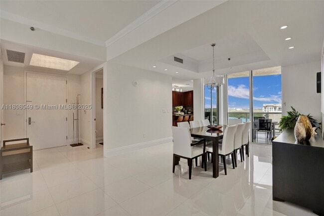 Building Photo - 16001 Collins Ave