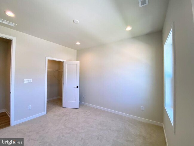 Building Photo - 408 HARTNUP St