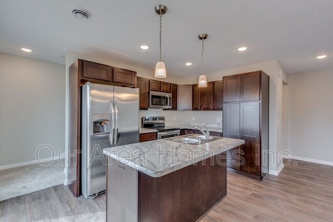 Building Photo - 591 William St