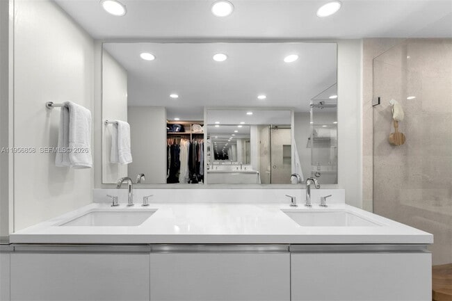 Building Photo - 1900 Sunset Harbour Dr