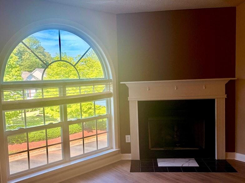 Building Photo - 631 Mill Pond Ct