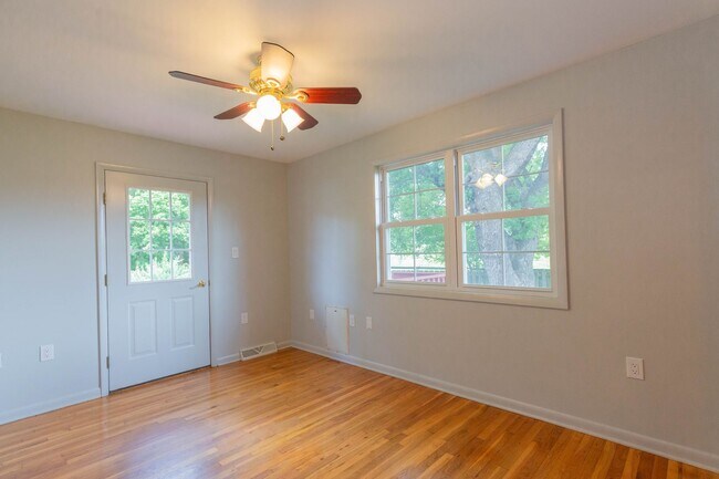 Building Photo - 4 Bed, 3, Bath Single Family Home in Ranson, WV