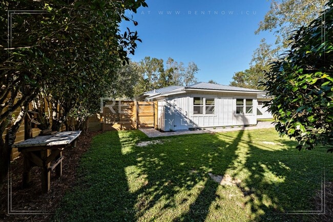 Building Photo - Perfect 3 Bd / 2 Ba Olde Towne Daphne Home!