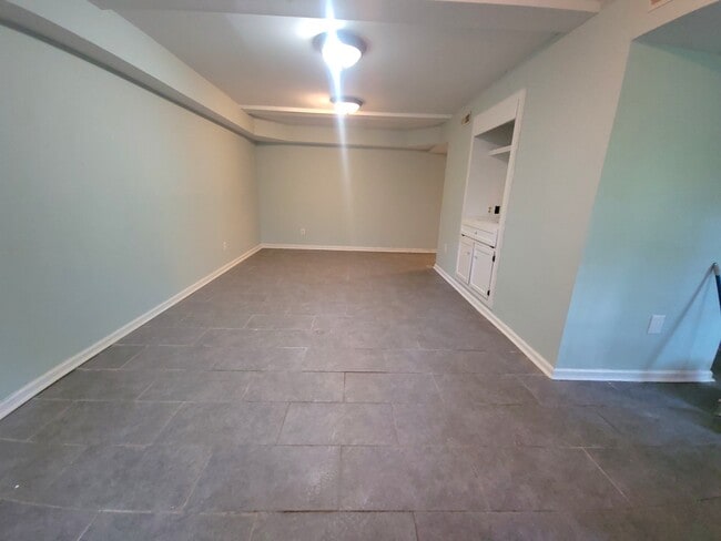 Building Photo - 116 Fox Chase