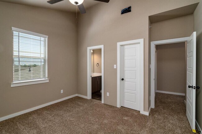 Building Photo - 646 Fallow Dr