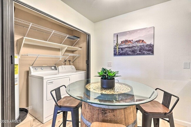 Building Photo - 726 S Nebraska St