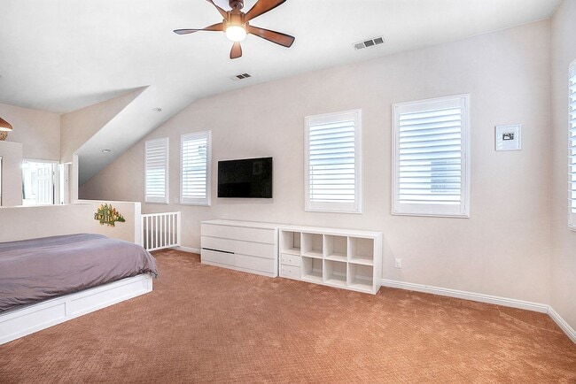 Building Photo - Beautiful executive home in the Eastlake-C...