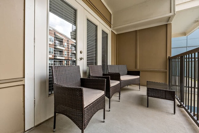 Building Photo - 205 S Kings Dr