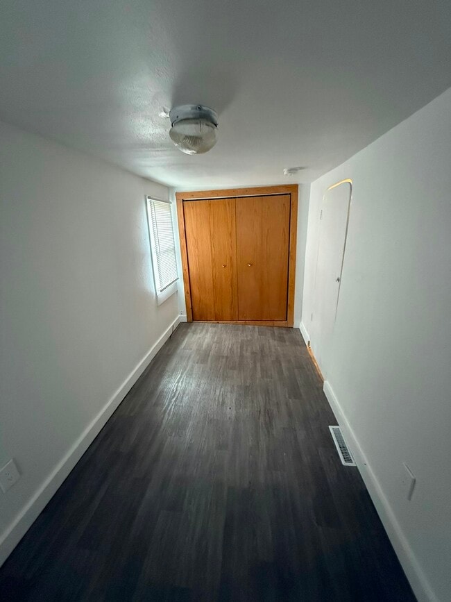 Building Photo - 415 9th Ave