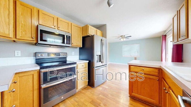 Building Photo - 826 Glenwall Dr