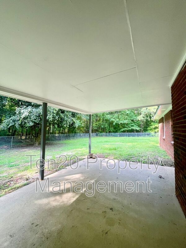 Building Photo - 60 Reynolds Rd W
