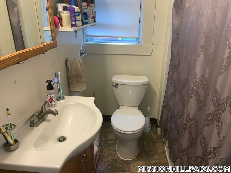 Building Photo - 2 Shepherd Ave